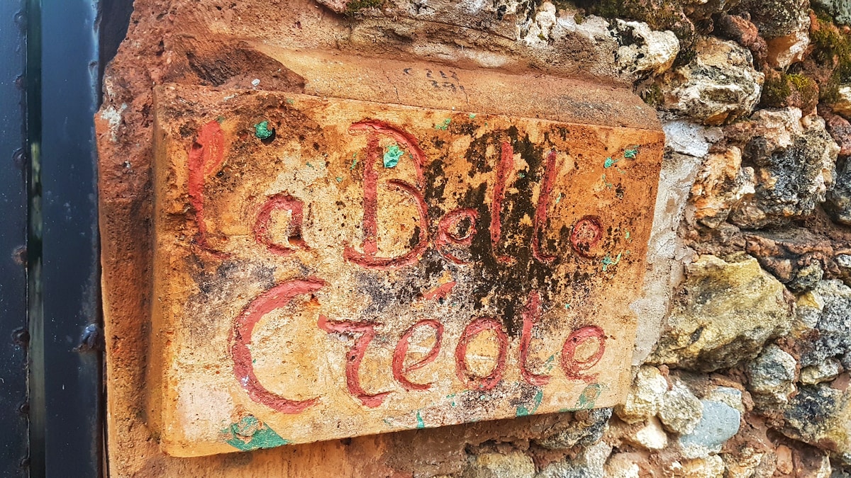 La Belle Créole ，带泳池的房源，靠近海滩