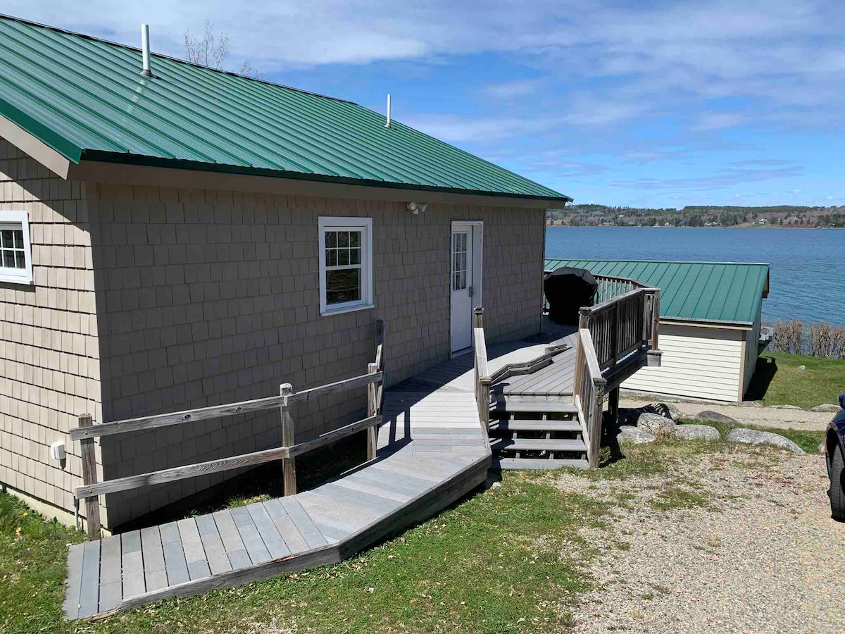 McKay 's Beachfront Cottages On Frenchman' s Bay