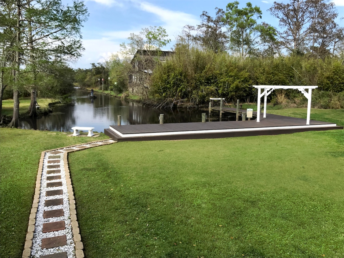 Bijou on the Bayou- Waterfront Home