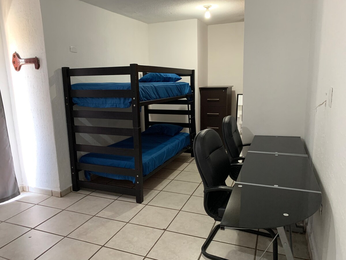 Habitación doble, privada con acceso independiente