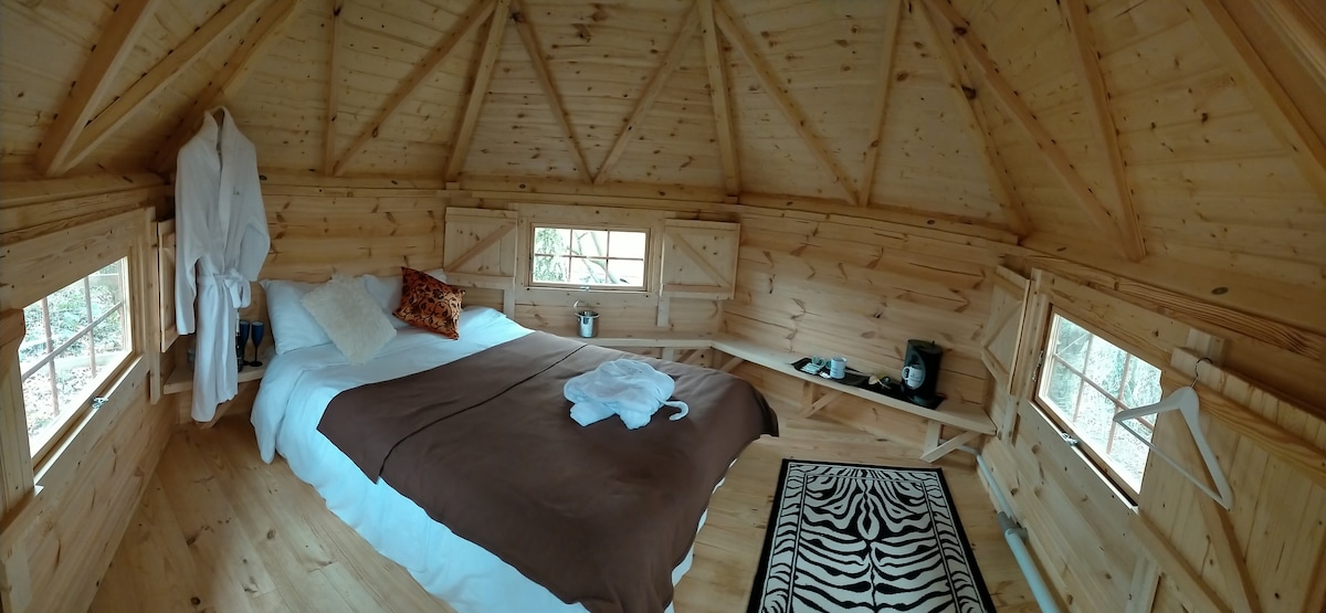 Romantic stay in our Zebra Hobbit Hut.