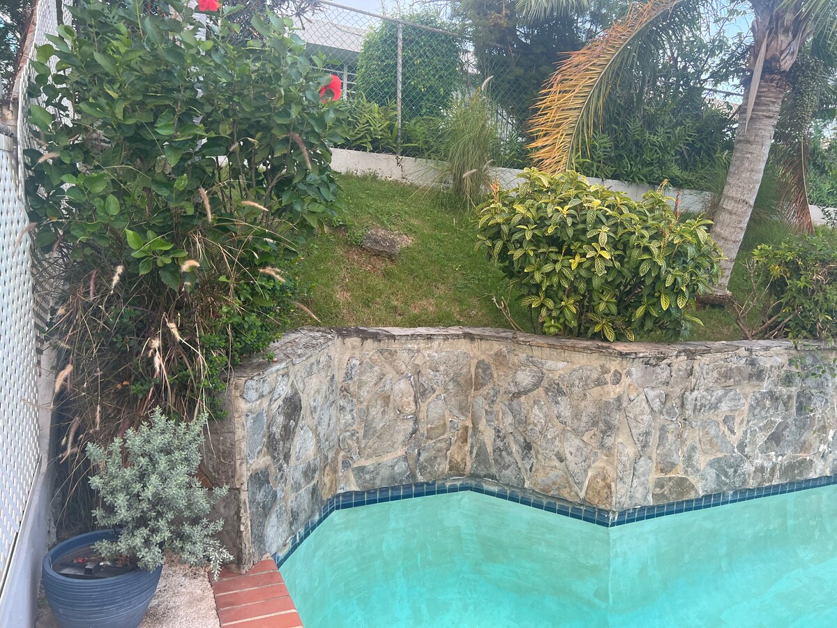 Beautiful 4 bedroom home with a pool in San Juan