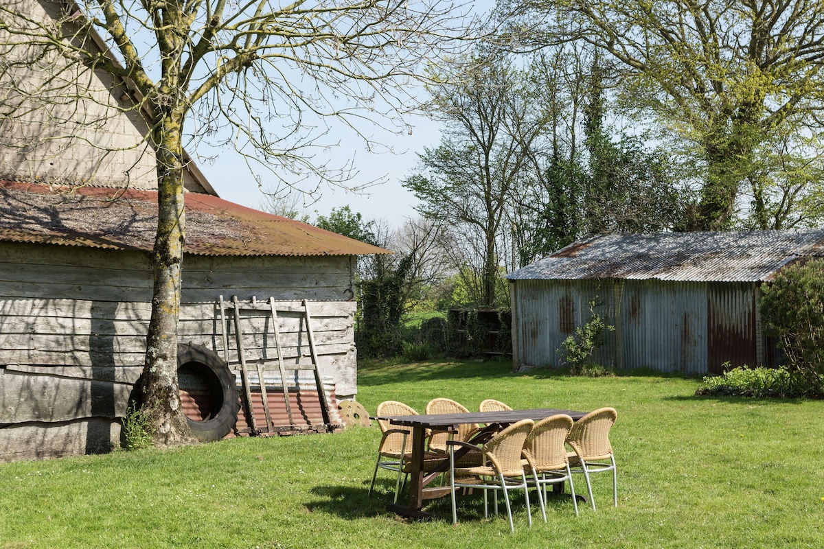 Rustic holiday home with garden in Normandy