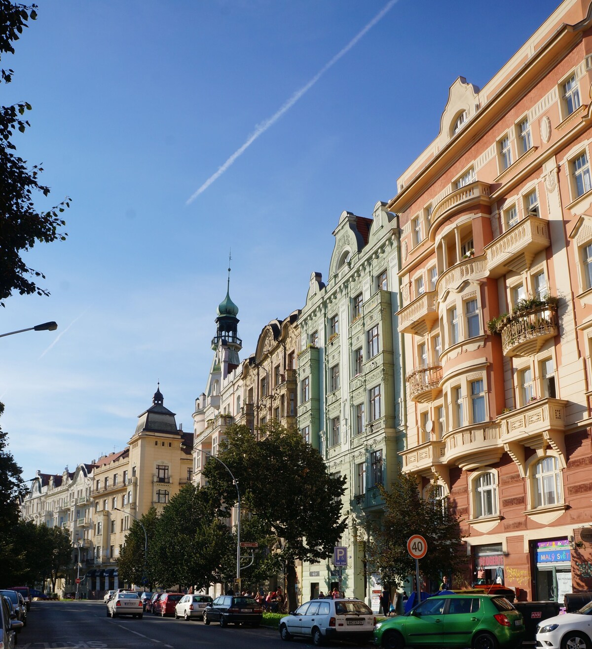 位于布拉格历史悠久的阳光明媚的舒适公寓