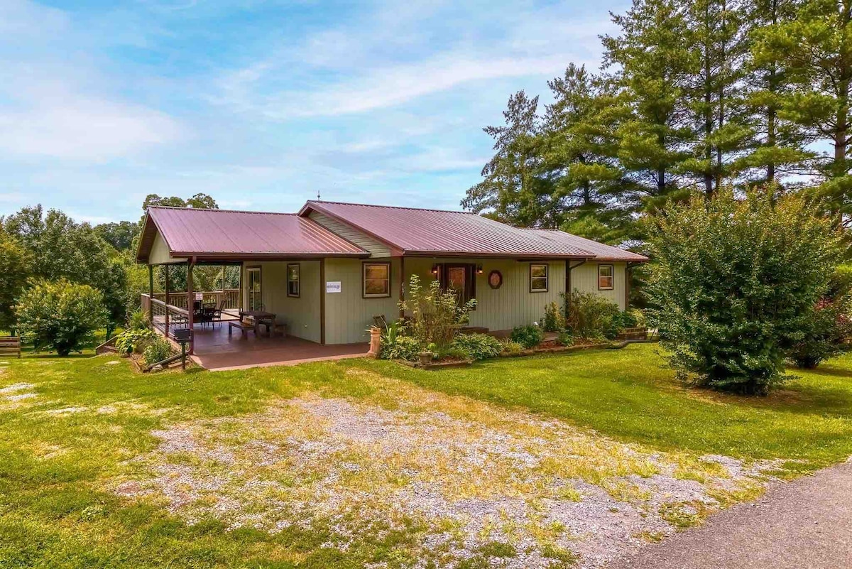 Farmhouse located on a scenic wedding venue