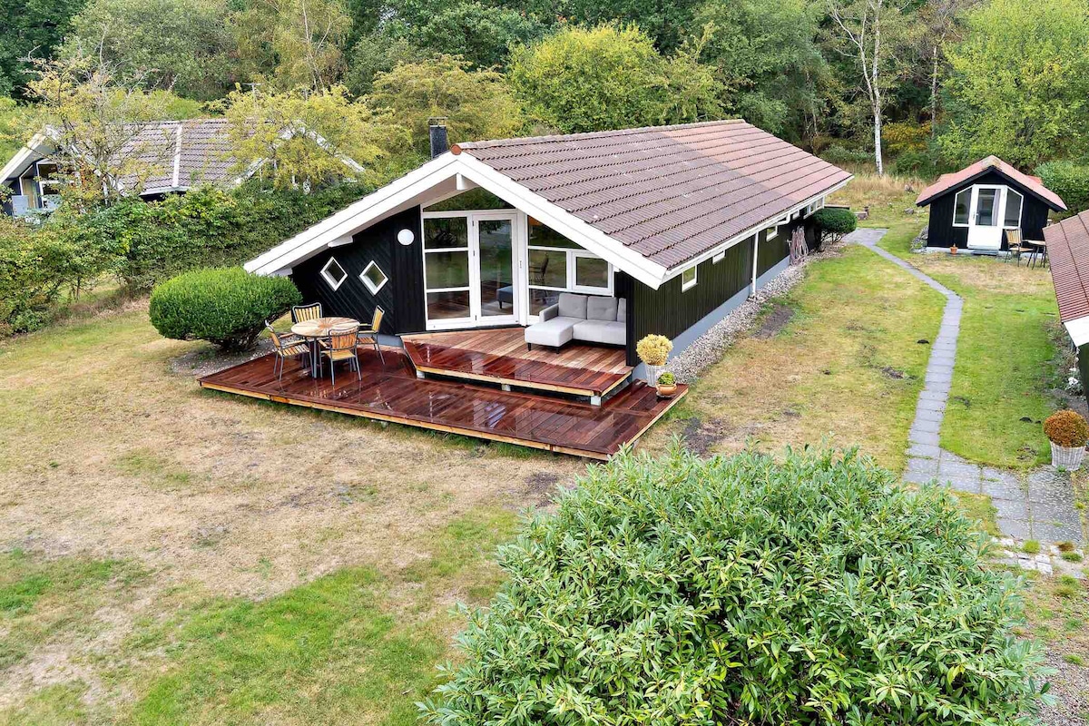 Dejligt sommerhus tæt på strand og skov