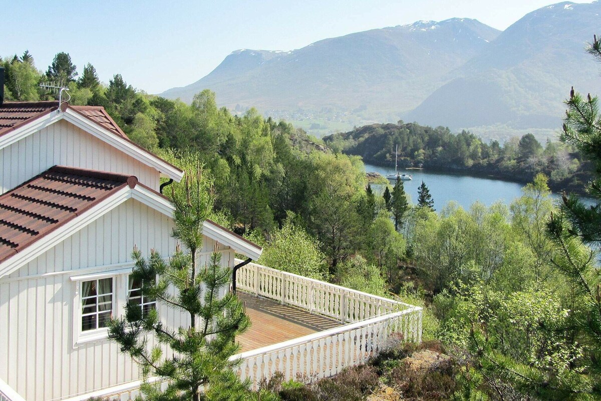 5 person holiday home in gurskøy