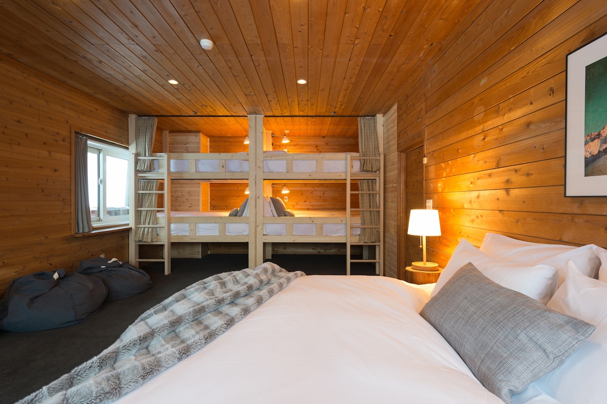 Moiwa Lodge -位于山脚的带套房的独立6床家庭房-距离滑雪电梯100米