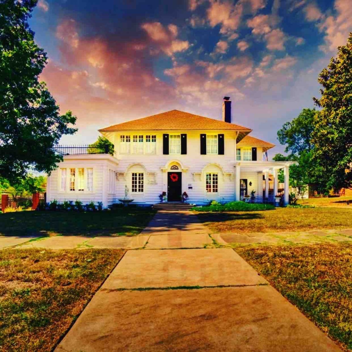 Early 1900s home with antique style and charm