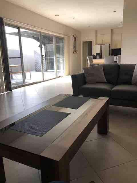 Central Executive 3bed Town house
距离Dean街50米。