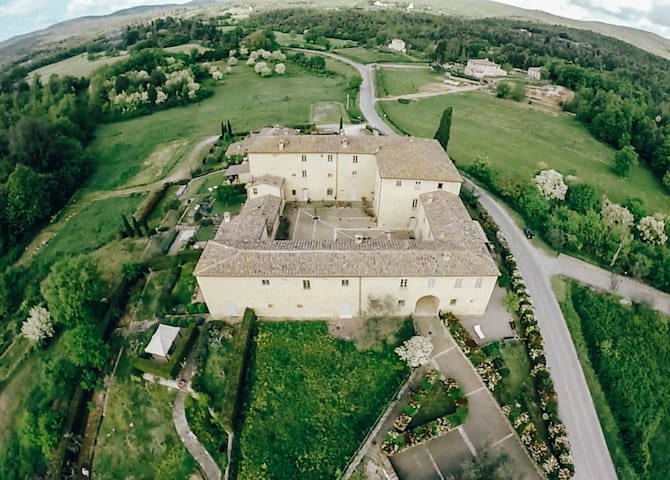 蒙特里久尼(Monteriggioni)的民宿