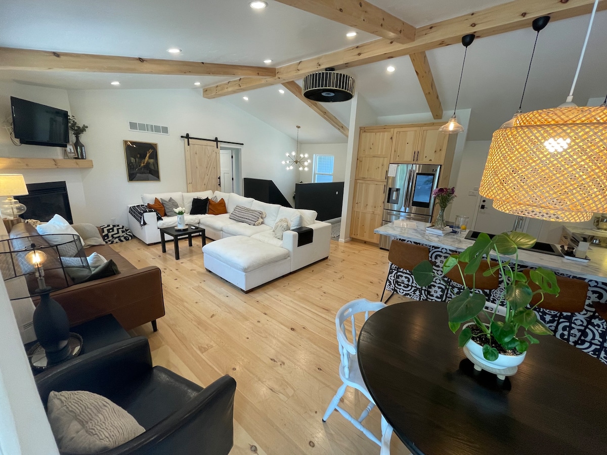 EAA | Charming mid-century modern 4 bedroom home