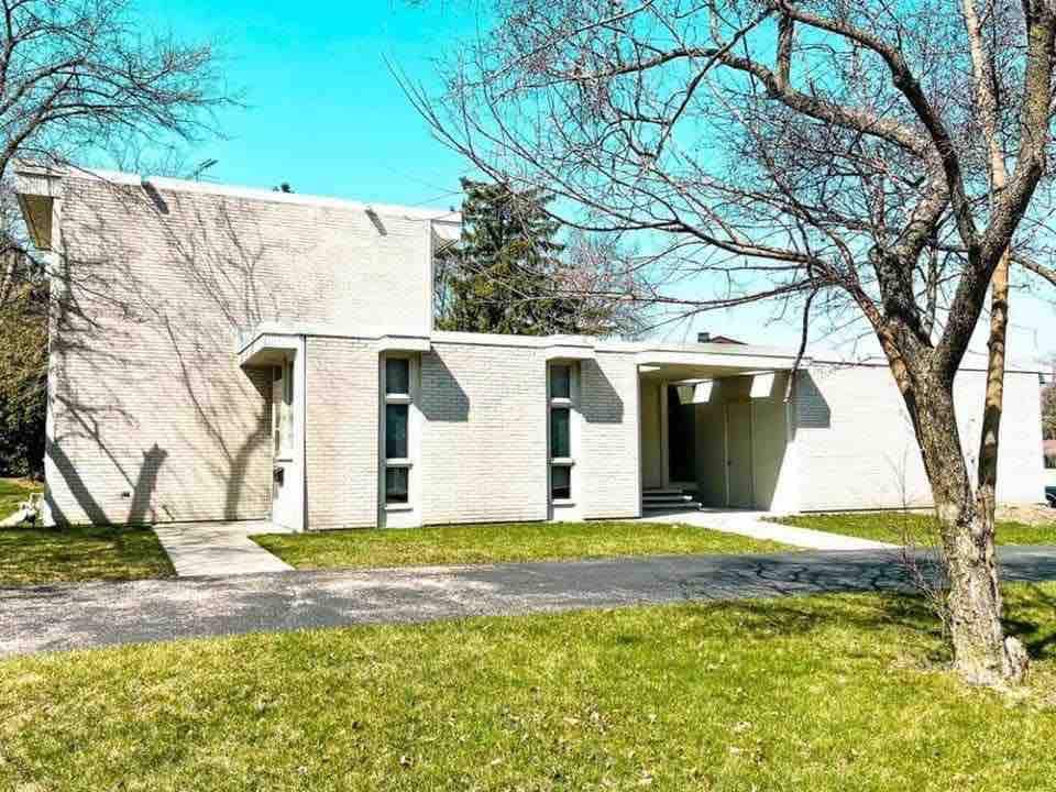 Mid-century villa, up to 12 guests.