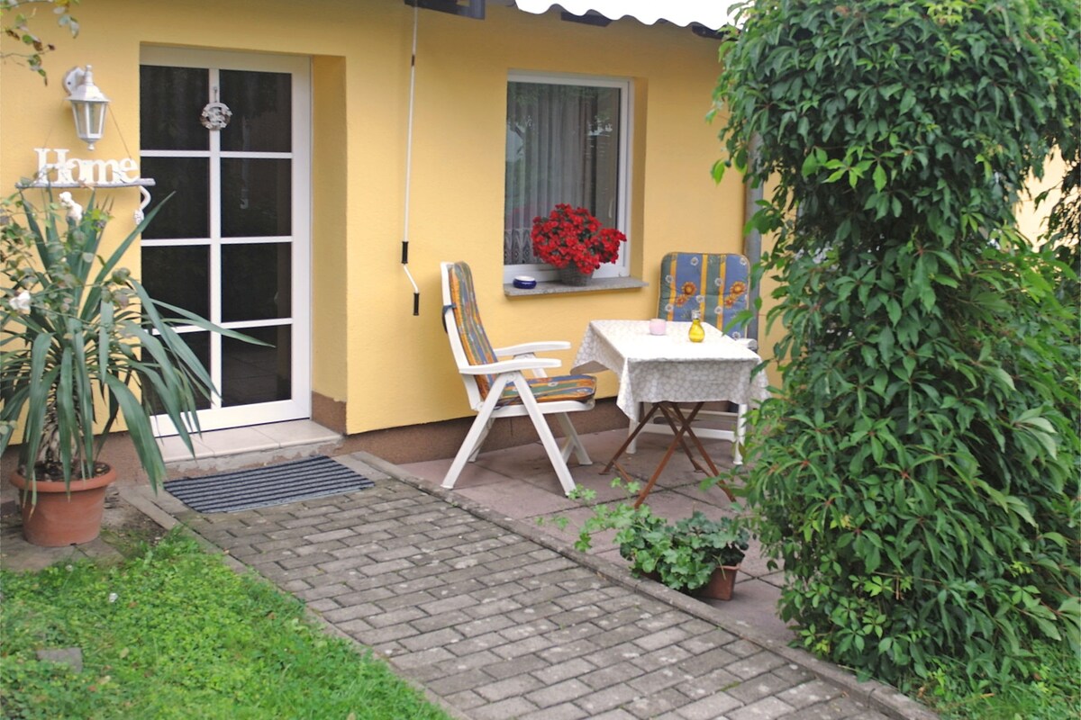 Holiday home with private terrace in Dankerode