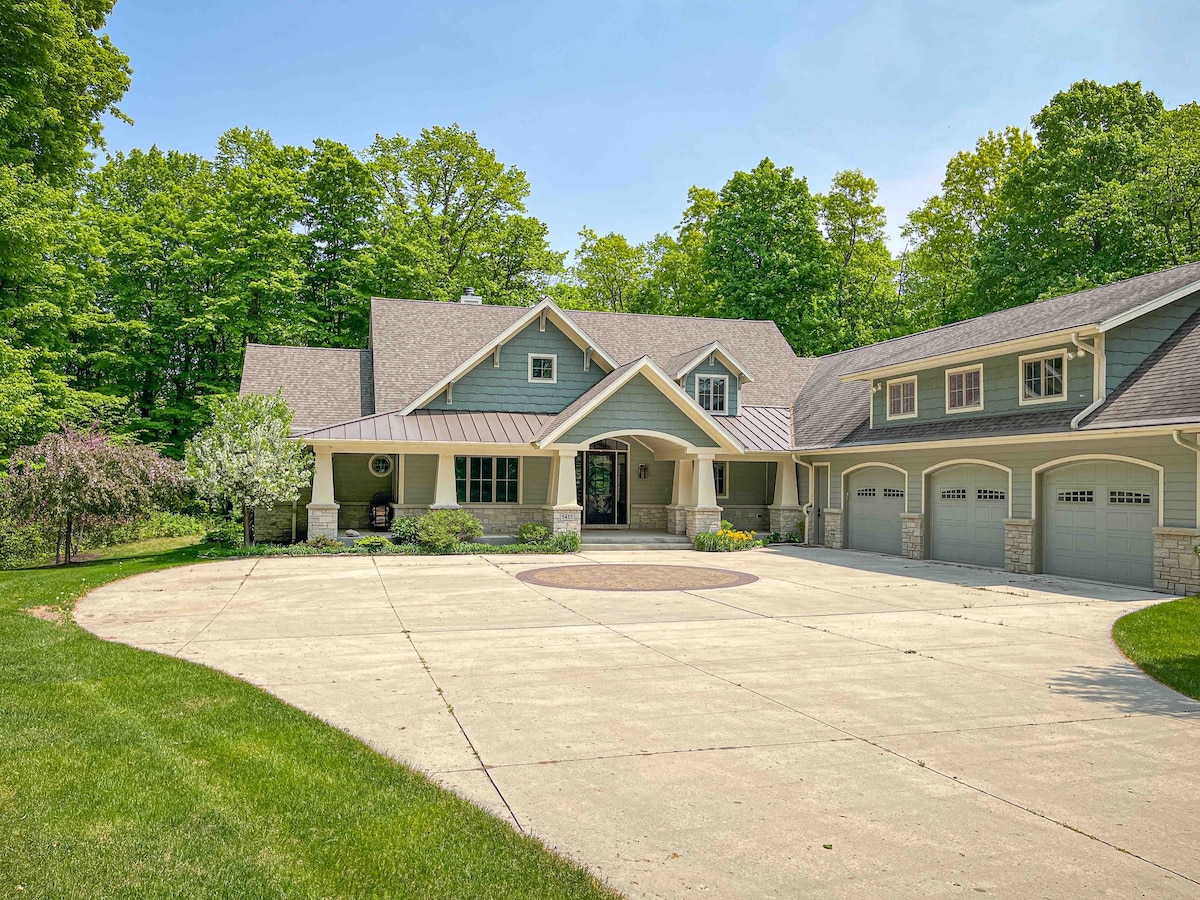 Luxury Retreat near Road America