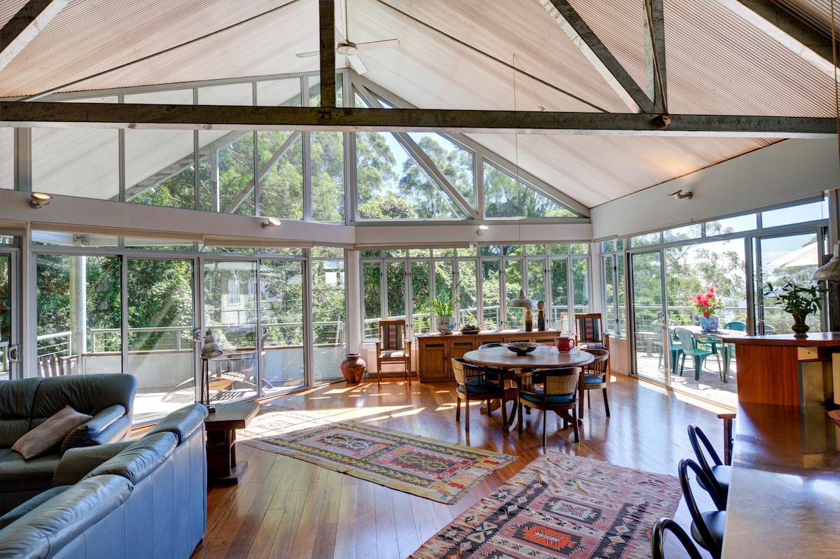 YARRAWA HILL - ART LOVERS RETREAT, STUNNING VIEWS