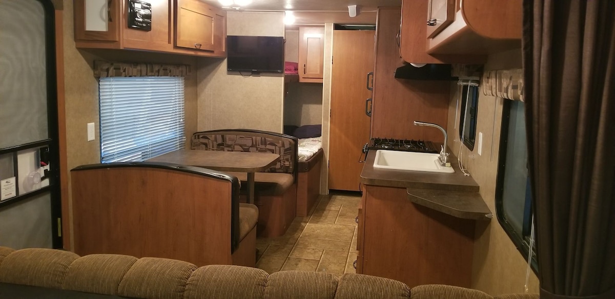 Relaxing camper with delivery near Bellevue