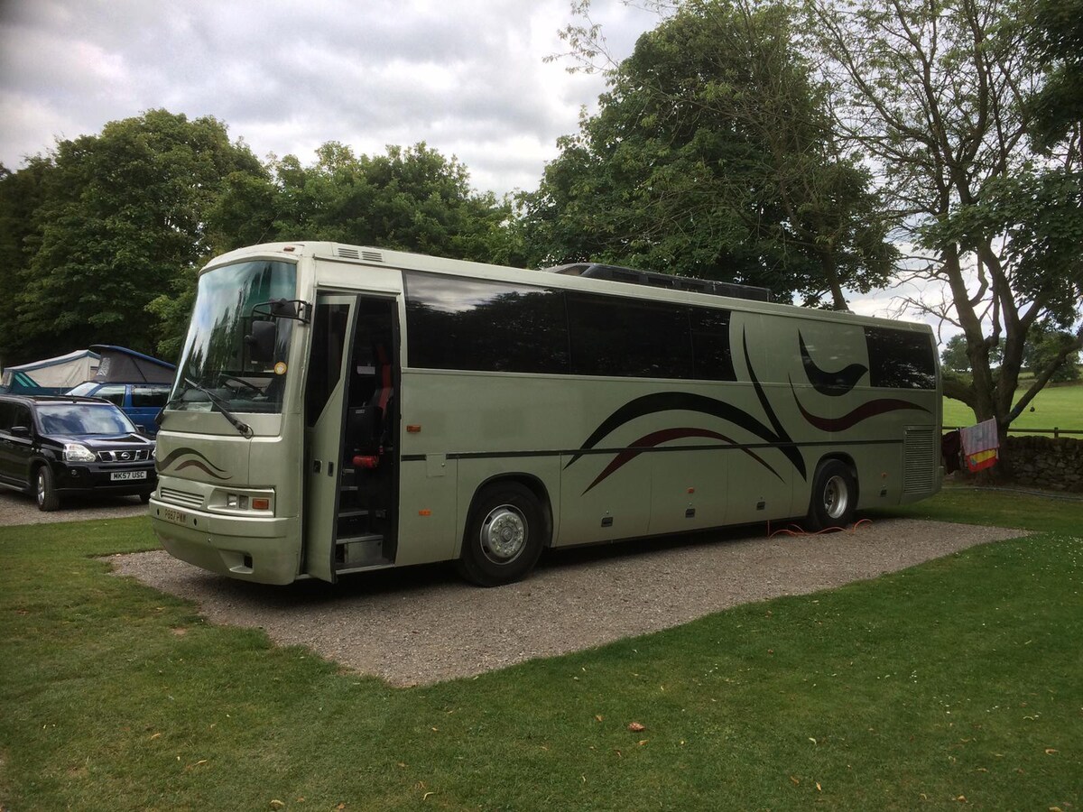 Tour Bus/XL Camper