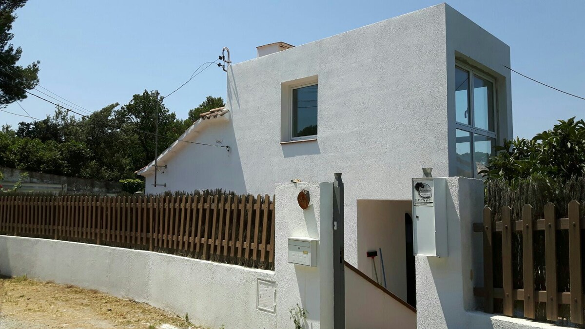 Family house with pool in BCN