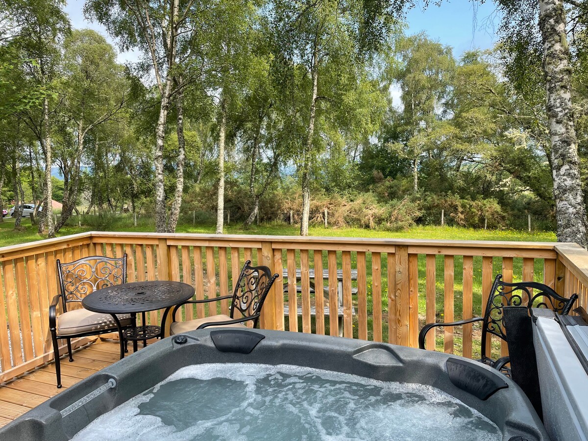 Bracken Lodge 16, sleeping 2, with Private Hot Tub