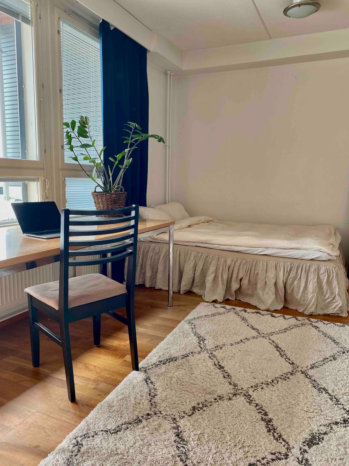 Spacious Studio - 1 min to metro