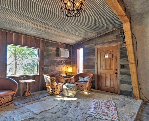 Cedar Bluff Hobbit House-Lake View on 3 acres