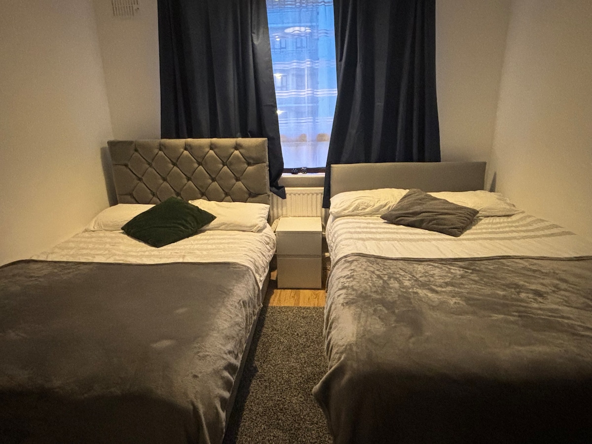 Cute quadruple room in London