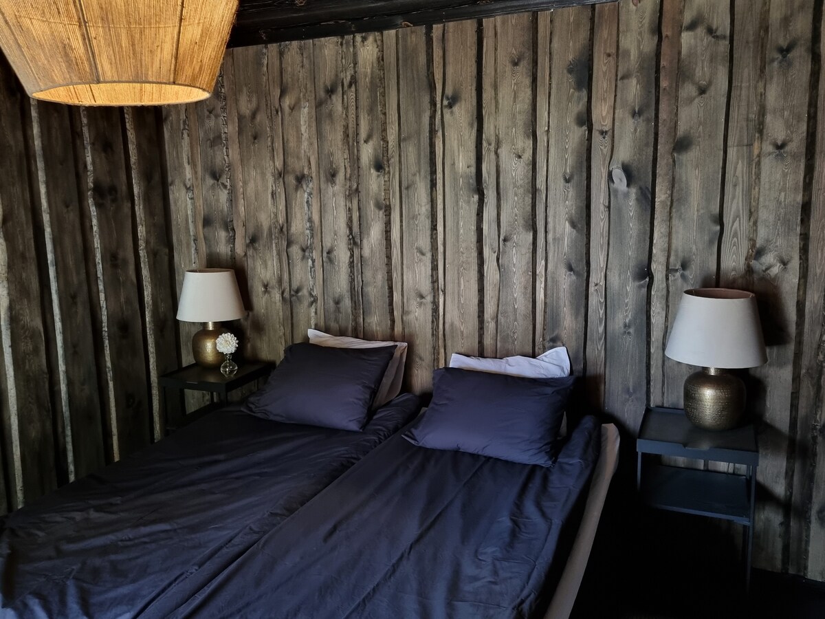 位于Öregrund市中心18世纪农场的可爱房间
