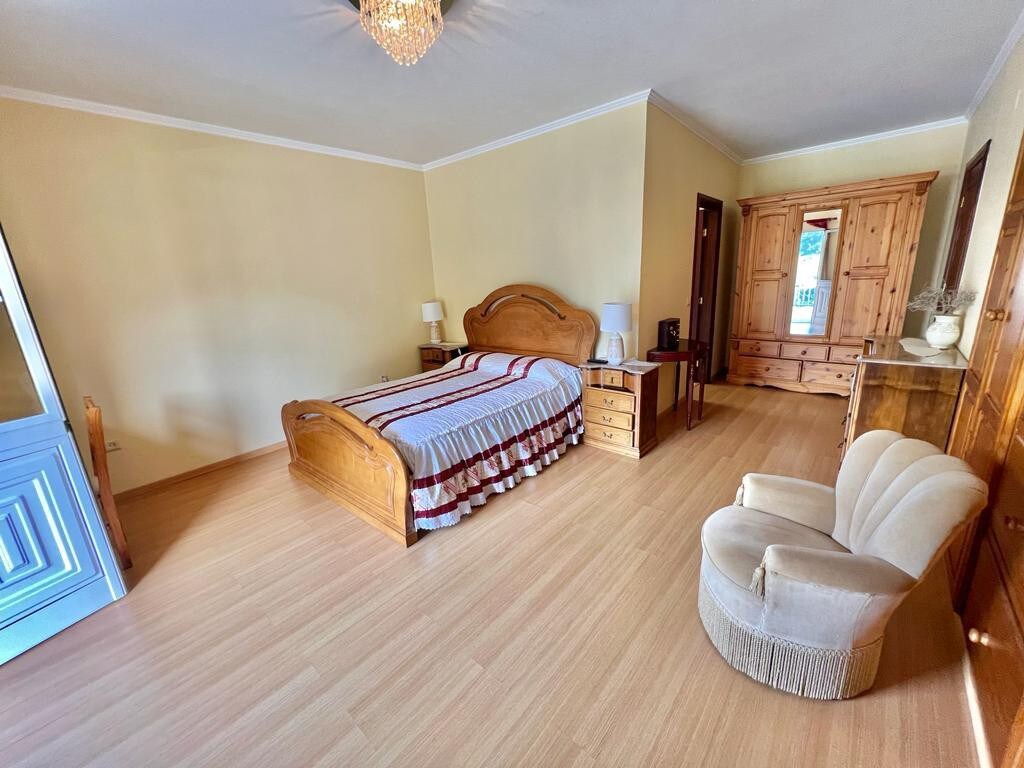 Queen Bedroom With Mountain Views