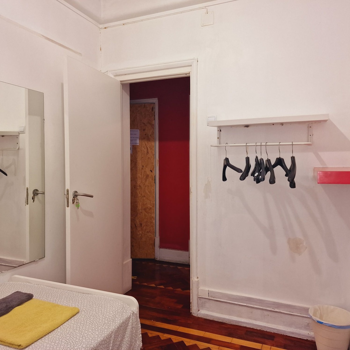 Mini Hostel in Lisbon. Room for 1 guest.