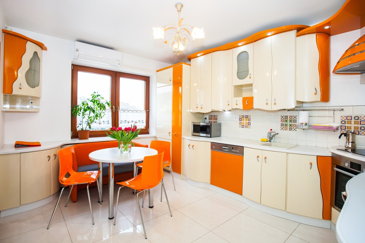 Wieliczka的橙色公寓