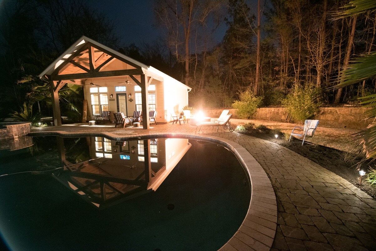 Couples Retreat-Secluded Pool House at Lake