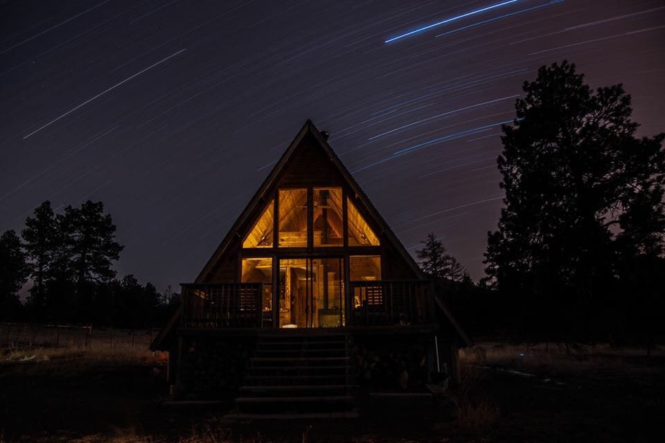 森林中的三角山景小木屋