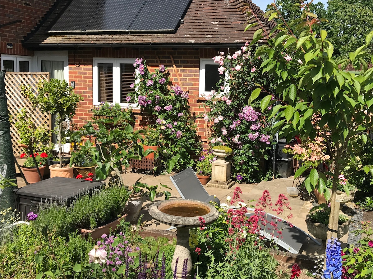 One Bed Country Hideaway in AONB