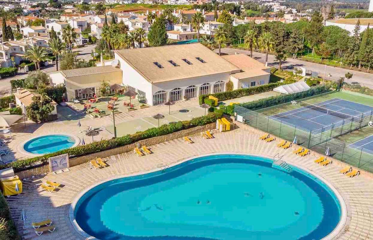Oasis Resort | Indoor Pool, Jacuzzi & Tennis