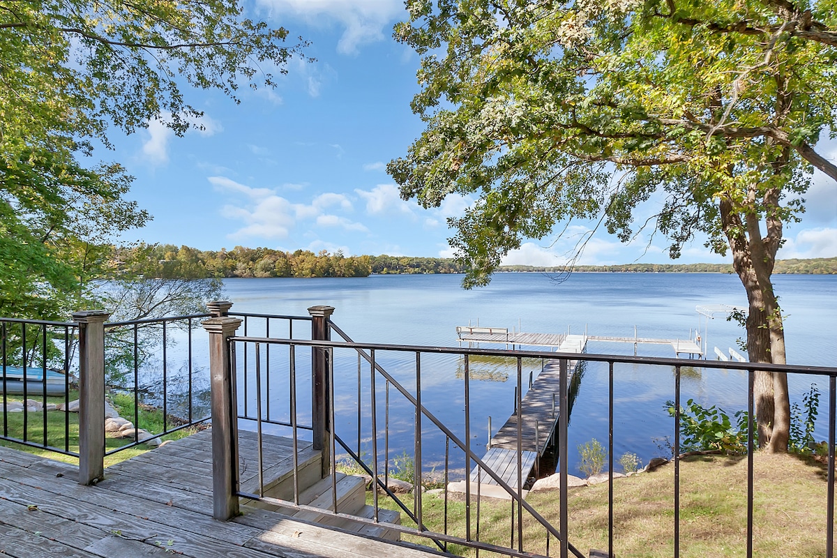 Spacious Lakeside Cabin