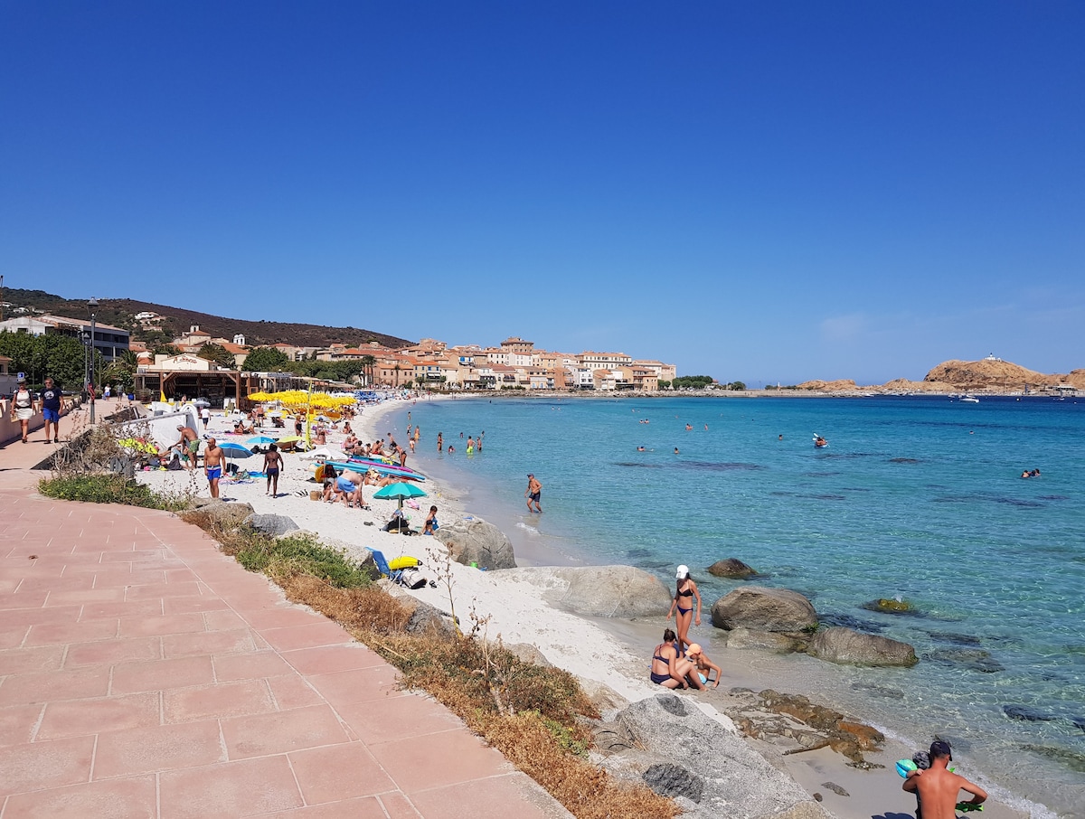 T3靠近Île-Rousse海滩和中心