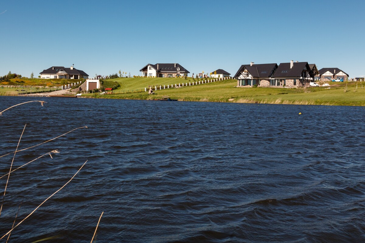 Dom na Osiedlu Mazury Residence z linii pobrzenzná