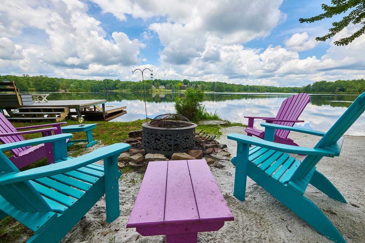 位于Poconos的Lake Front Retreat *加大双人床*