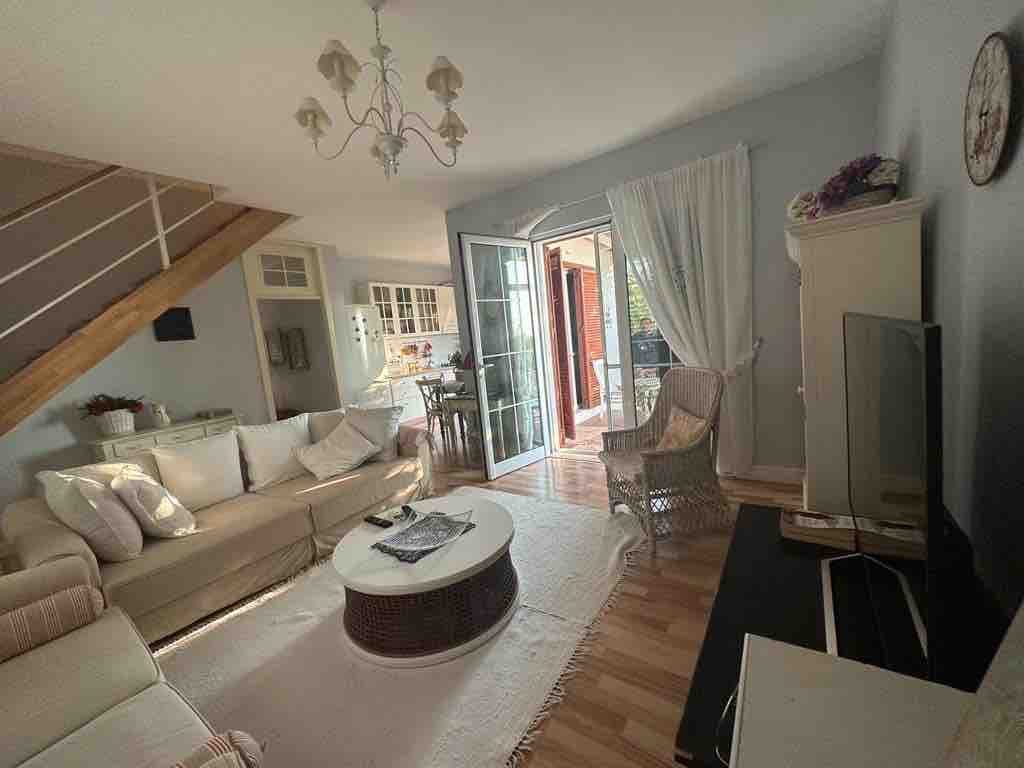 Vila Haloçi-3卧室家庭住宅