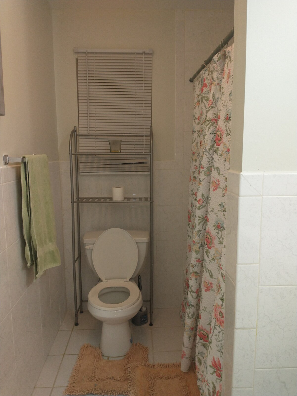 Cozy Pvt Rm & Bath near St Barnabas Hosp/ NYC/EWR