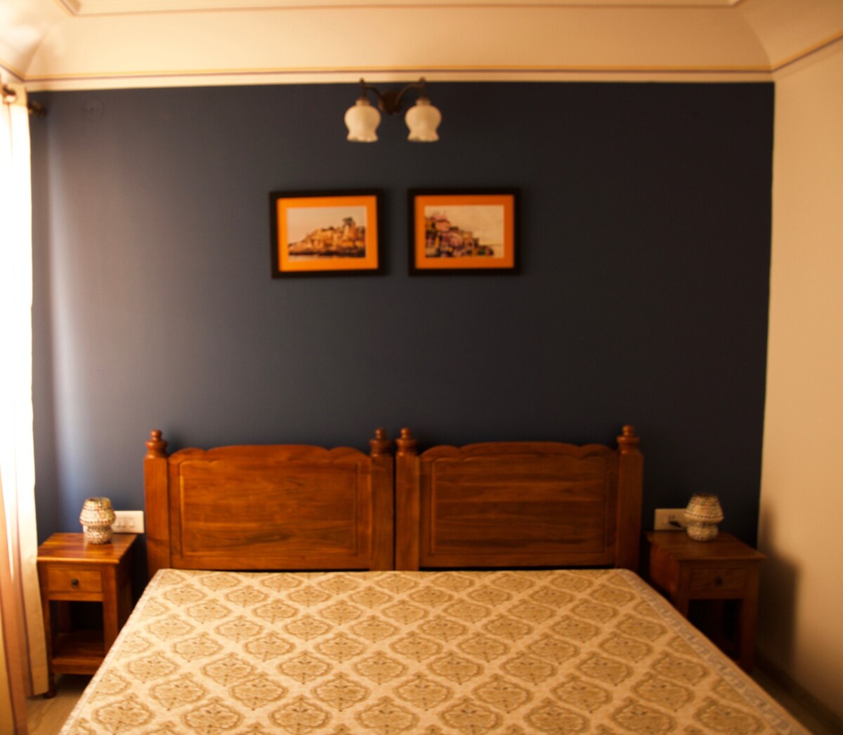 Pathik Niwas -蓝色房间，提供免费瑜伽课