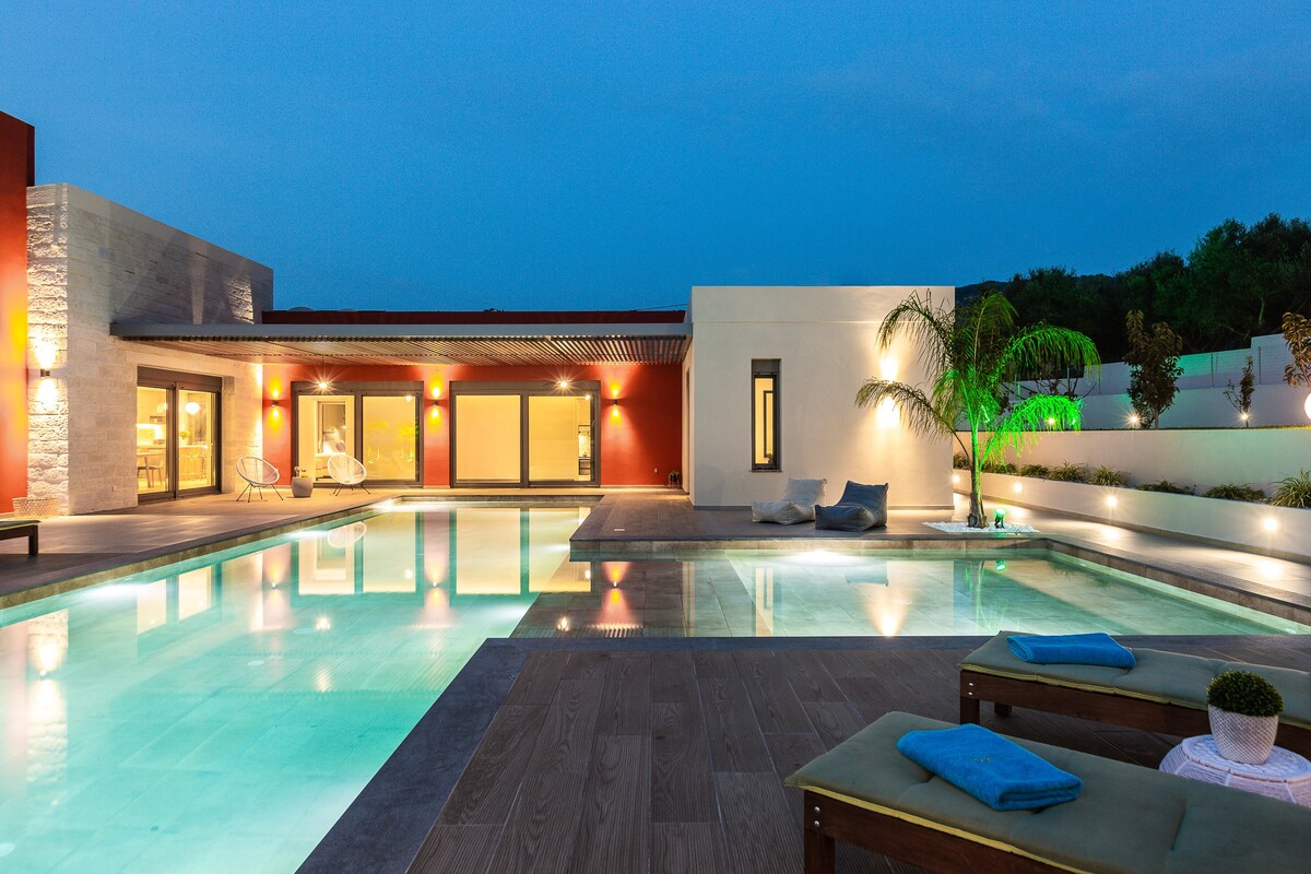 Villa Aori, stunning view and private pool