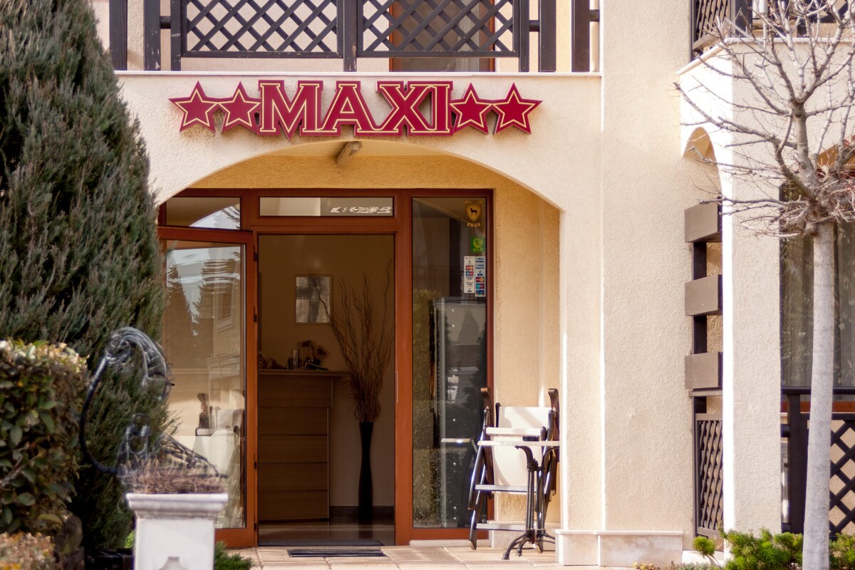 Maxi Studio · Deluxe Studio with one bedroom near to the beach