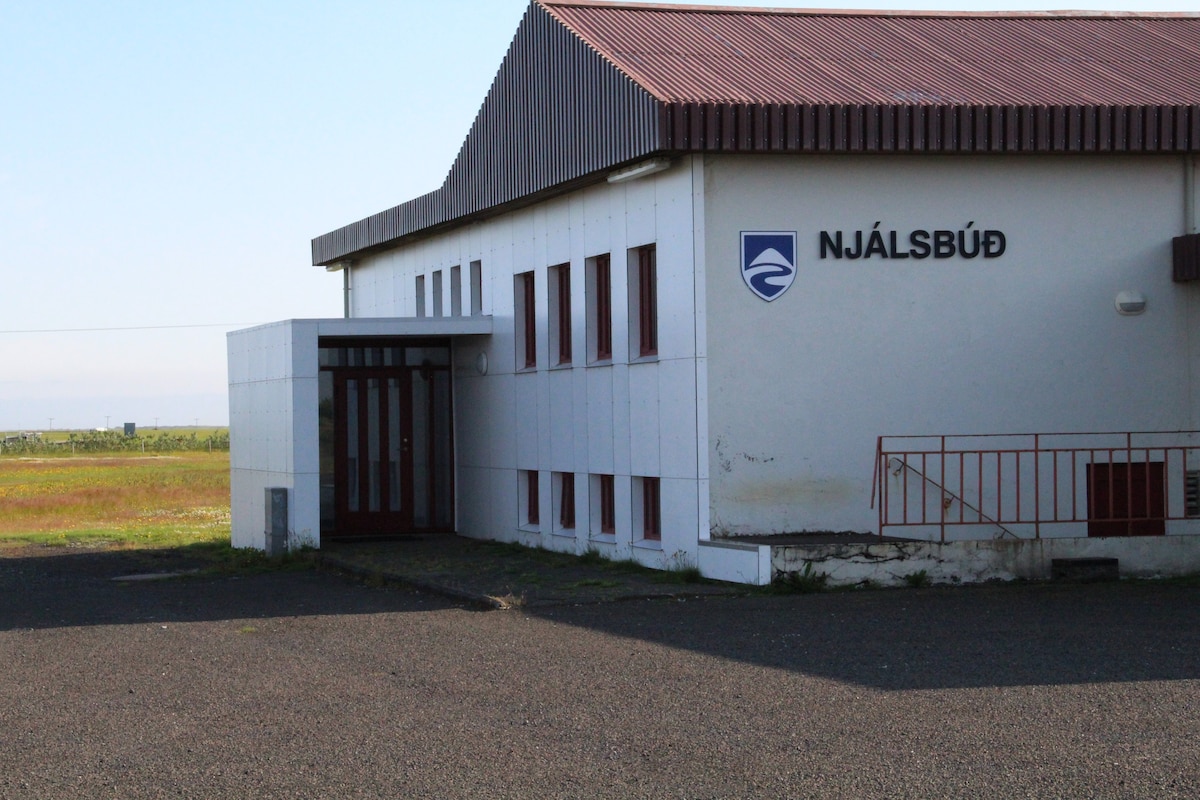 位于冰岛南部的2号舒适公寓。Njal Shop