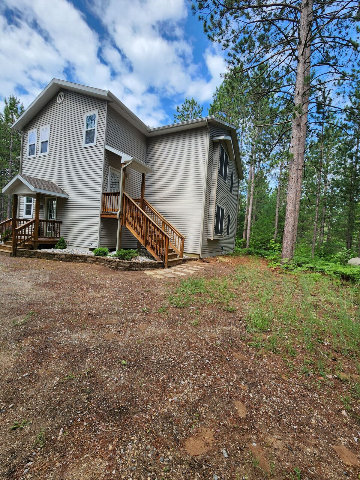 Whispering White Pines Upper Unit Sleeps 8