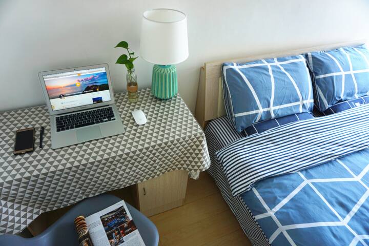 江景飘窗大床房room1,紧邻地铁站,直达南京站/鸡鸣寺/总统府/夫子庙