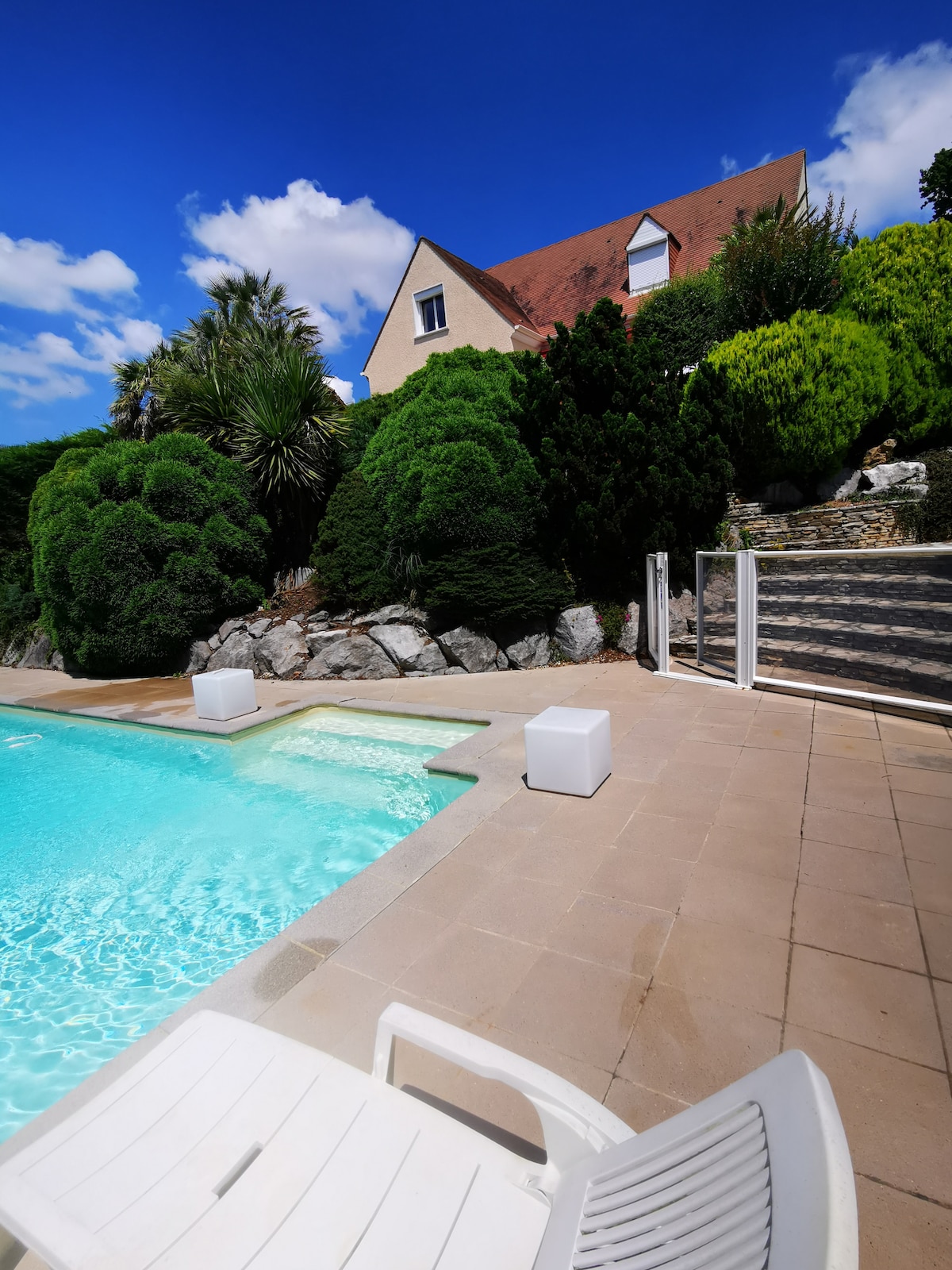 Maison avec piscine vue Pyrénées près de Pau