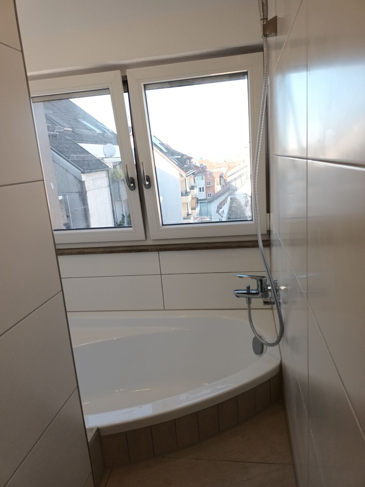 Schöne Privatwohnung mit Blick auf Neckarstadium