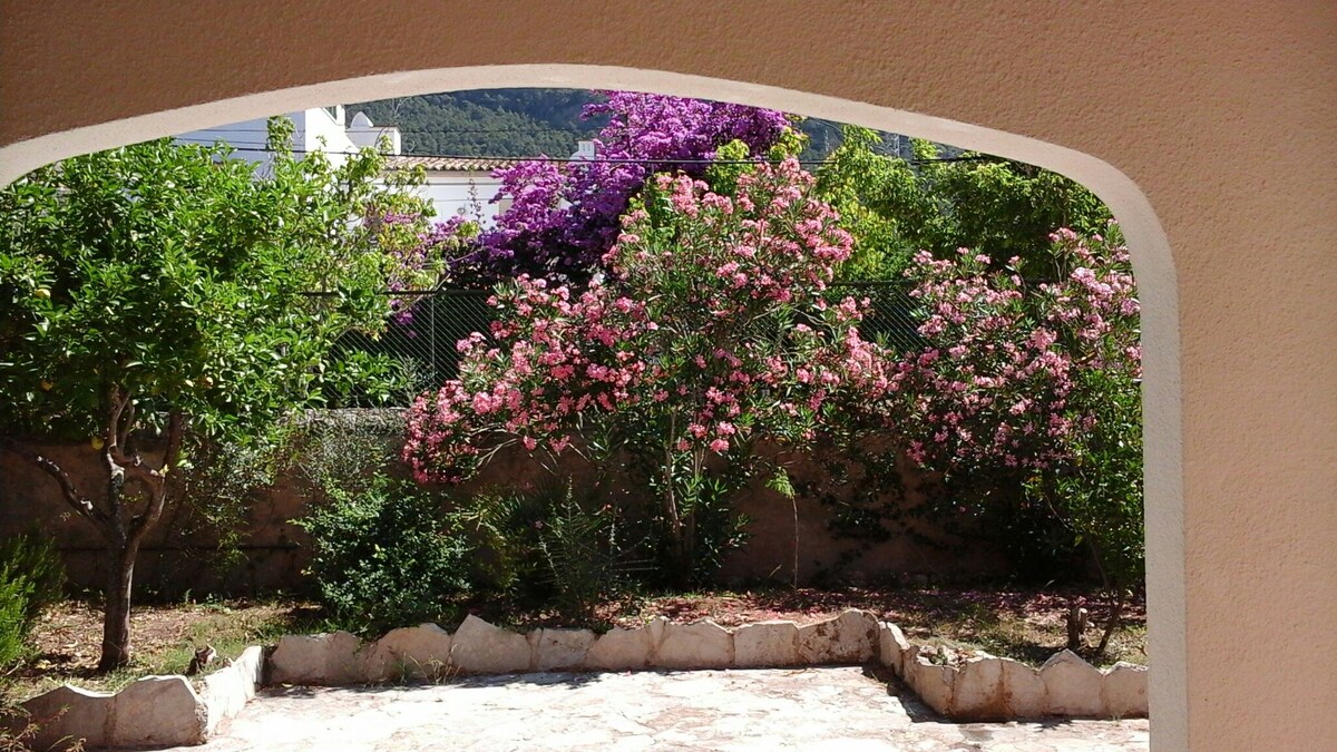 位于瓦尔德莫萨（ Valldemossa ）一个位置优越的花园的舒适民宅